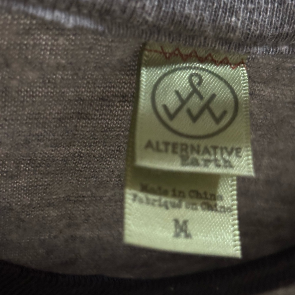 Alternative Earth Men's Size M Gray and Black Ringer Tee with Beachbody Logo - Picture 10 of 15